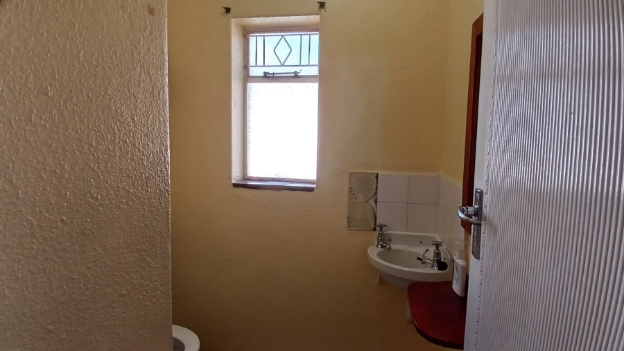 To Let 5 Bedroom Property for Rent in Churchill Estate Western Cape